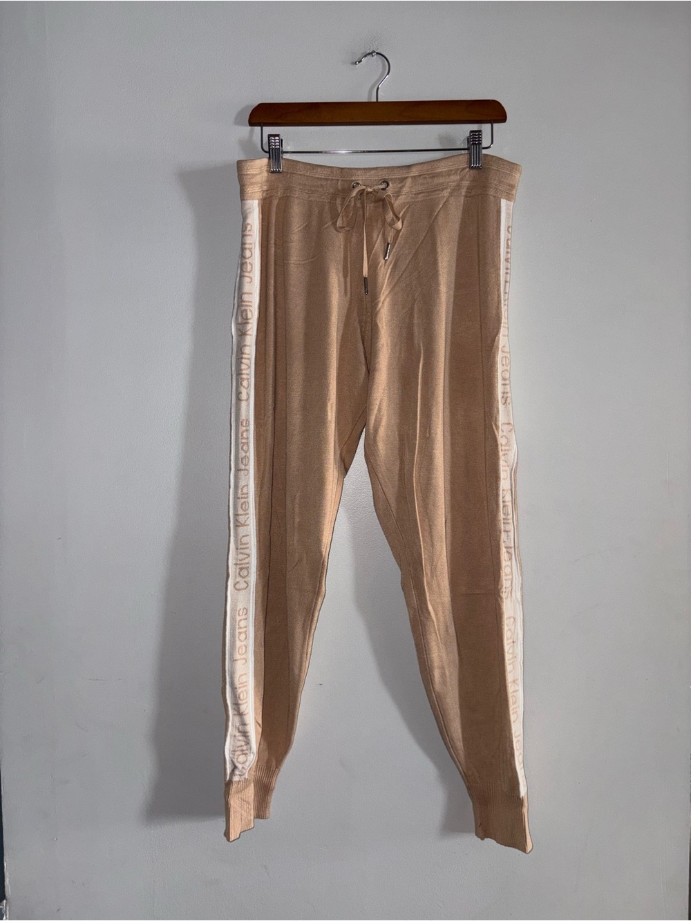 Calvin Klein | Beige Logo Sweatpants